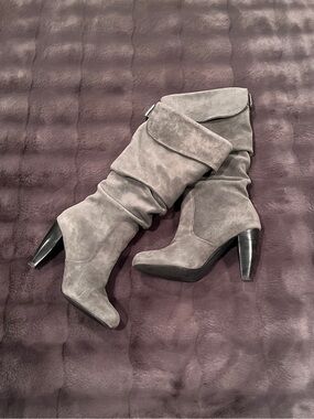 Steve Madden Grey Suede Boots with Heel & Buckle Accent (Size 7.5)